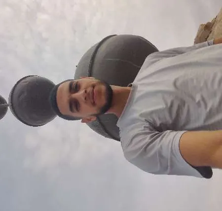 اسامة الزوبعي — Electricien à Fès