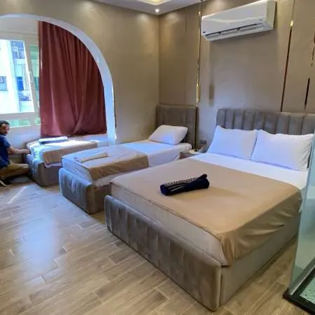 احمد البدراوي — عاملة نظافة صورة 1